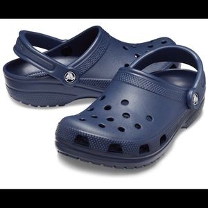 NWT Classic Navy Crocs Sz W11/M9